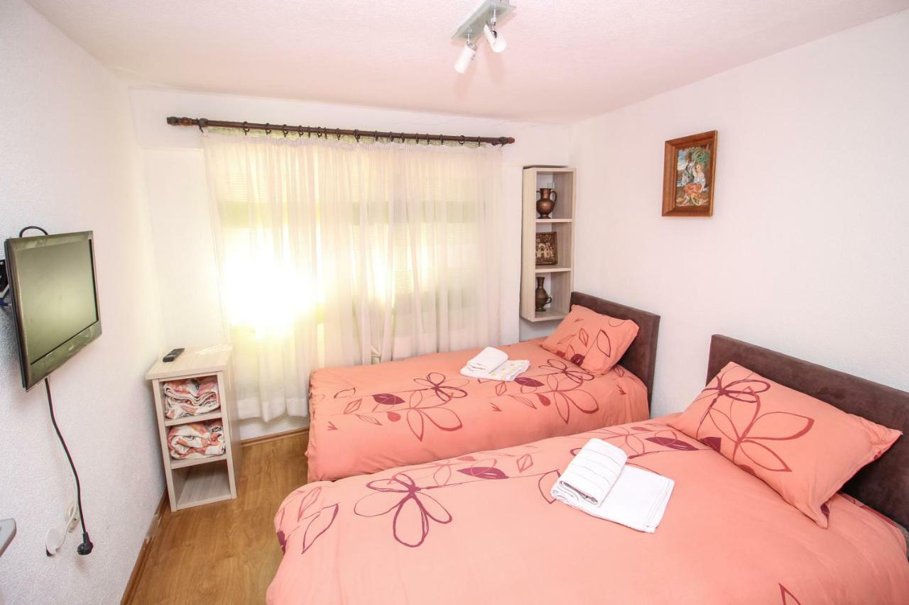 Apartmani Mishe Vevčani エクステリア 写真