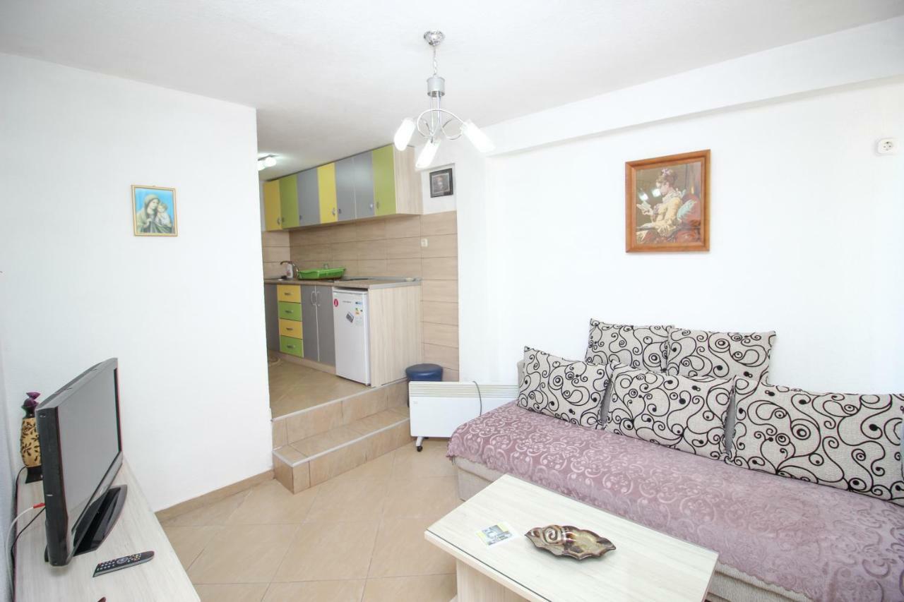 Apartmani Mishe Vevčani エクステリア 写真